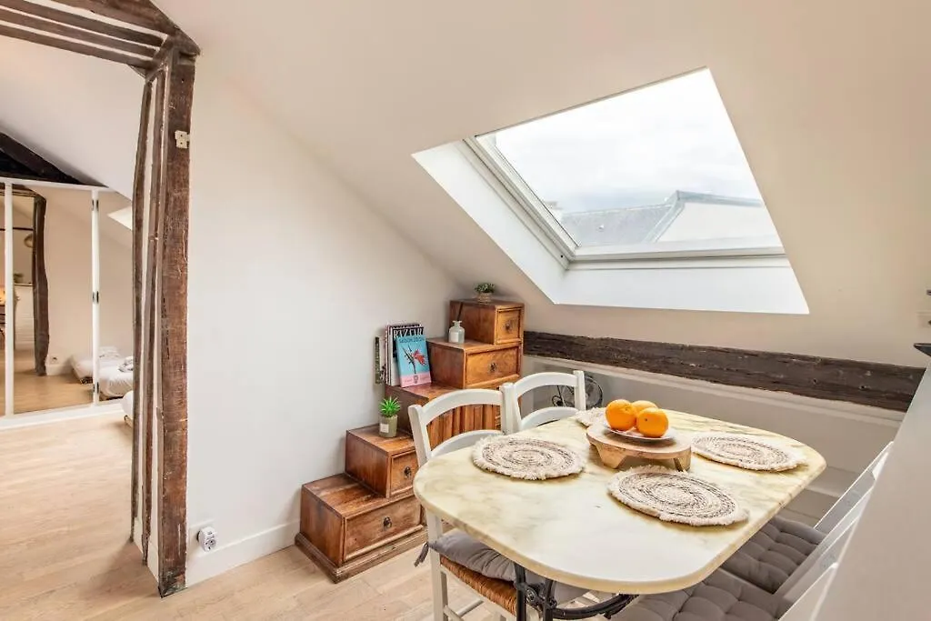 Heart Of Saint-germain Only 3 Minutes From The Amaizing Luxembourg Gardens
