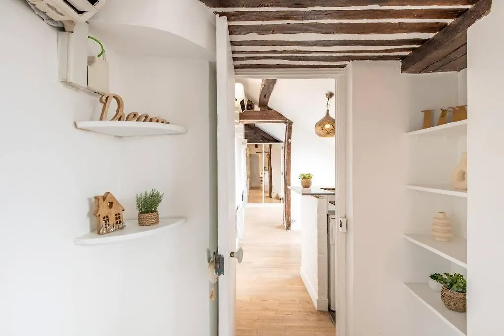 Heart Of Saint-germain Only 3 Minutes From The Amaizing Luxembourg Gardens Apartment