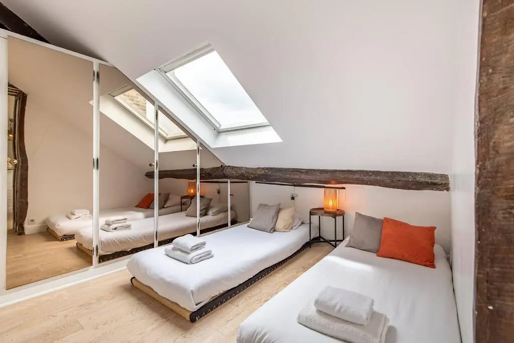 Heart Of Saint-germain Only 3 Minutes From The Amaizing Luxembourg Gardens *