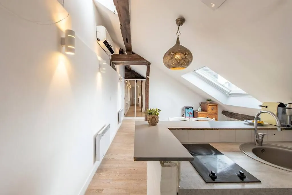 Heart Of Saint-germain Only 3 Minutes From The Amaizing Luxembourg Gardens Apartment